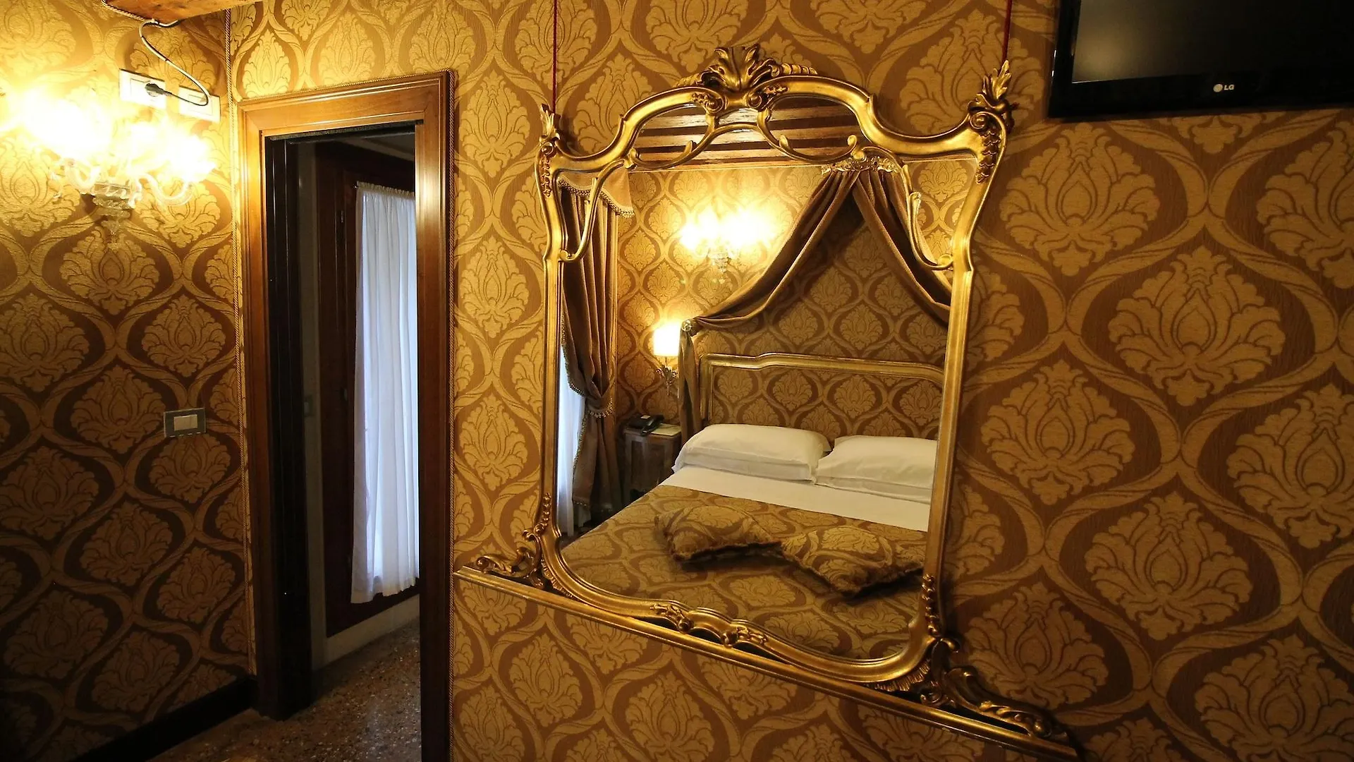 Hotel Palazzo Abadessa Venice 4*,